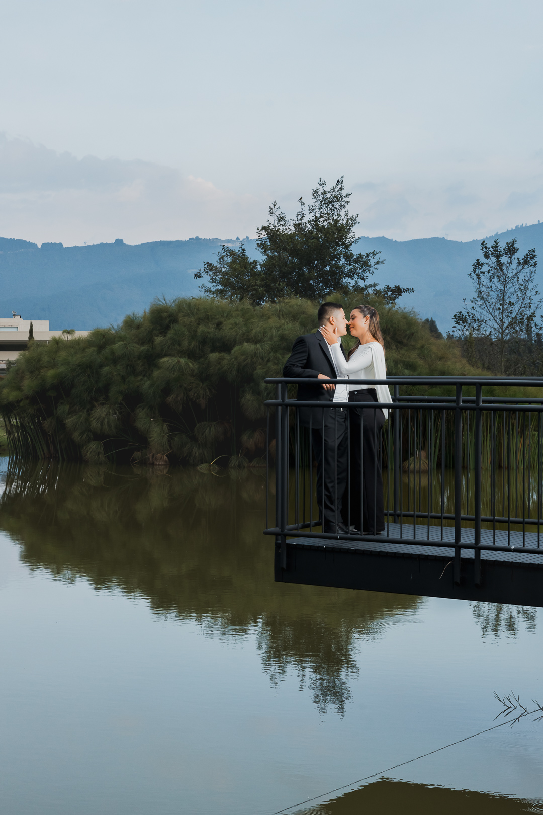 Sesión de pareja estilo editorial
